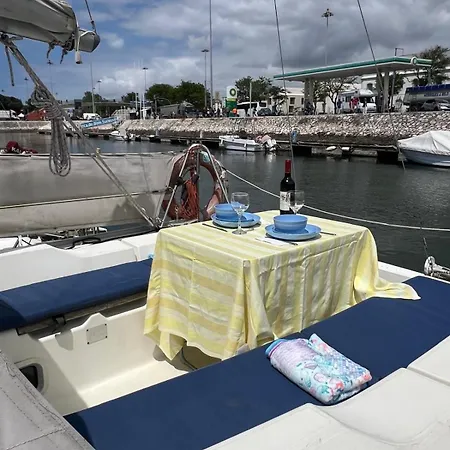 Hotel na wodzie Deepblue Sail Boat *