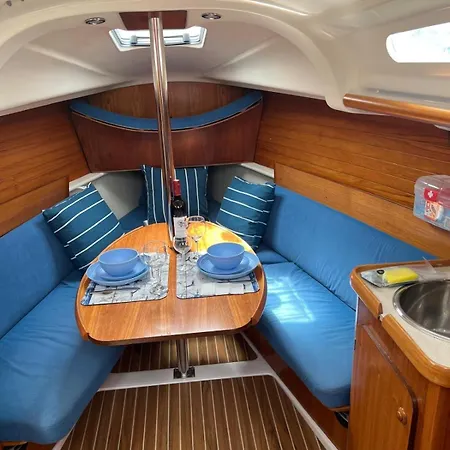 Deepblue Sail Boat ספינת מלון *