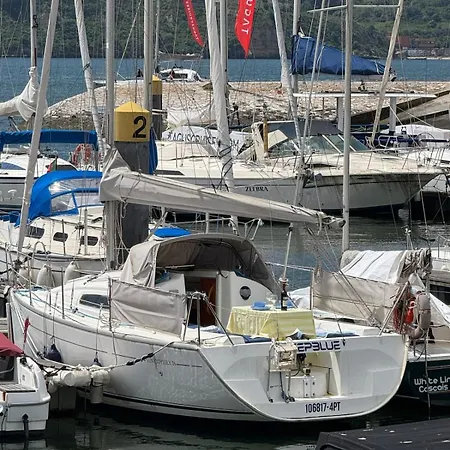 Deepblue Sail Boat ספינת מלון