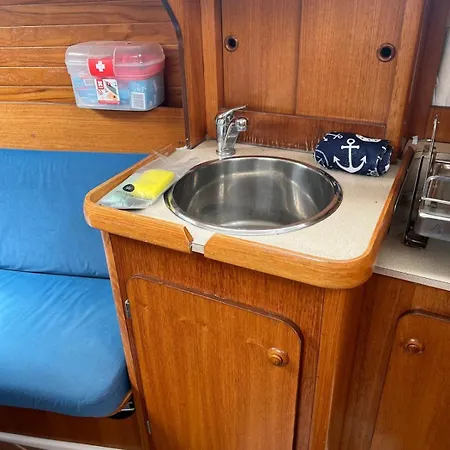 بوتيل Deepblue Sail Boat